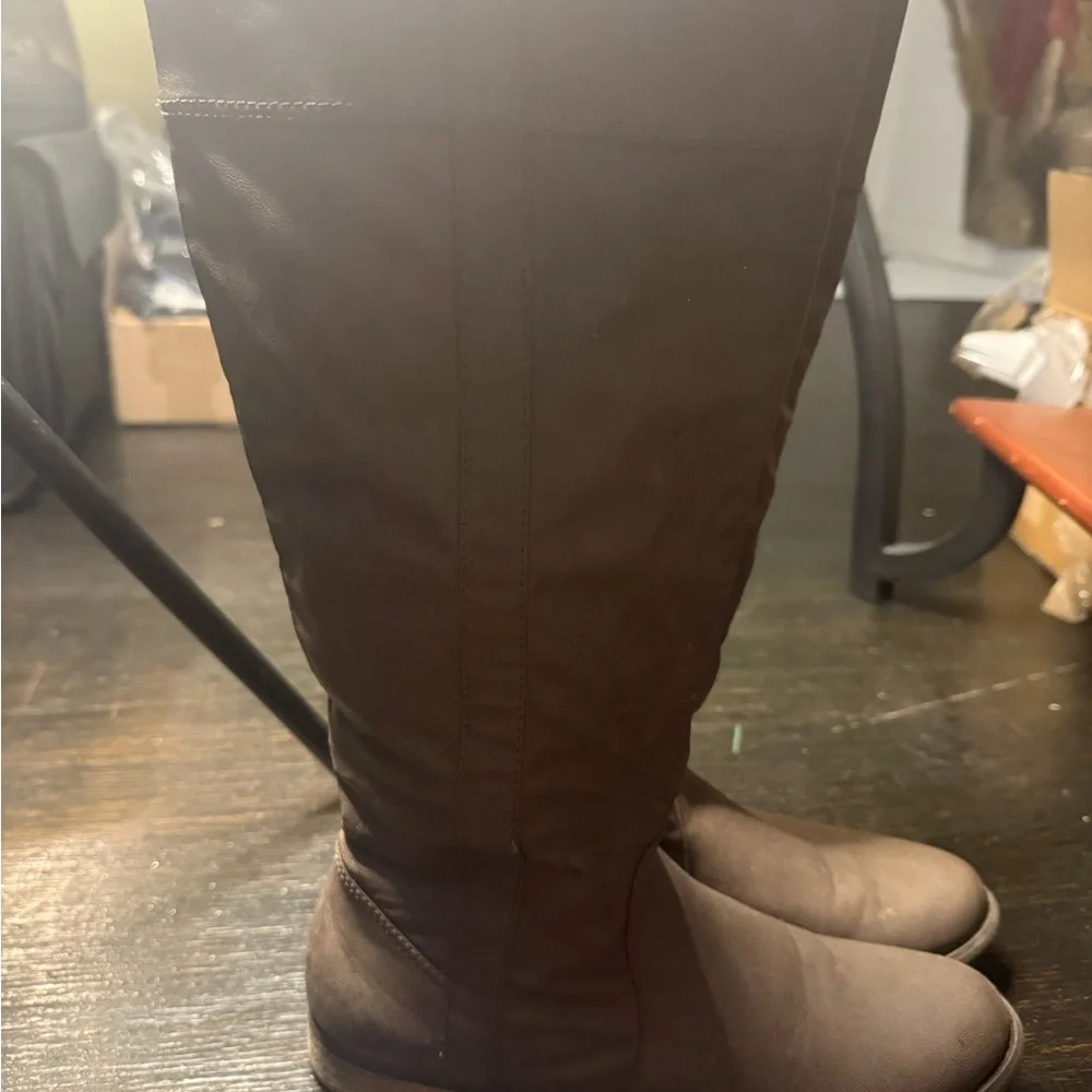 Brown Knee-High Women's Boots size 8 Scandinavian light academia‎ minimal sleek